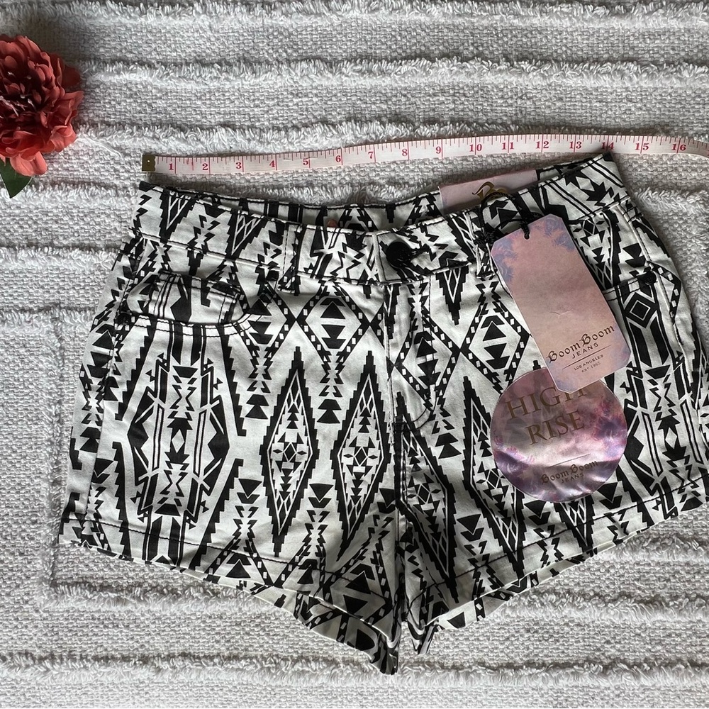BOOM BOOM JEANS Tribal Pattern Shorts- Size 7 - Picture 4 of 7